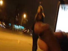 BRAZZERS GILF se met à genoux 1ère chose du matin