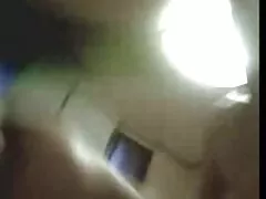 MILF en chaleur aux seins énormes baise l'ami de son fils