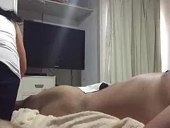 Journaliste sexy bâillonnement et bave à la bite