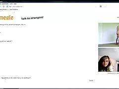 TUSHYRAW Playful PartyGirl trouve un plug anal pour Anal XXX