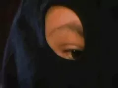 Isis Love utilise un massage pour toucher la bite de son beau-fils