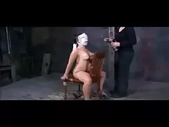 Lena Paul fait rebondir ses énormes melons tout en se faisant pilonner