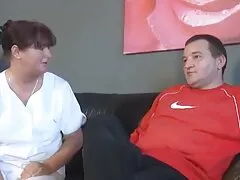 Skinny roller girl prend une grosse bite dans le cul