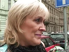 Kimberly Moss baisée par un voleur excité