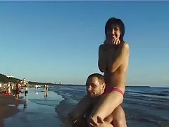 Ricky Spaanish calme la mère d'un ami avec son pénis !