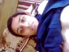 Professeur analysant une étudiante salope